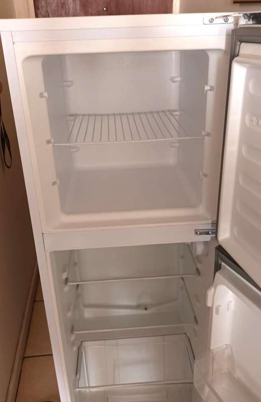 KIC 170 Liter Top Freezer Fridge KTF518-2WH. Like New. FOR COLLECTION ONLY!!!