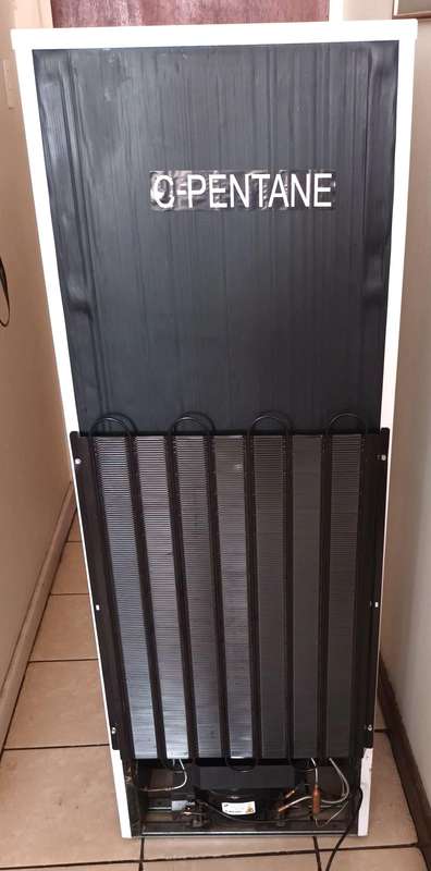 KIC 170 Liter Top Freezer Fridge KTF518-2WH. Like New. FOR COLLECTION ONLY!!!