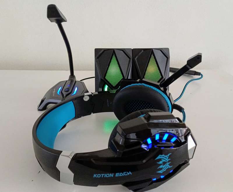 T Dagger Speakers + Kotion Each Headset + Foxxray Microphone.