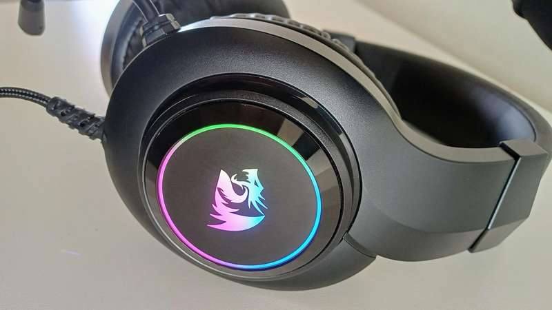 REDRAGON Over-Ear Hylas Gaming Headset.