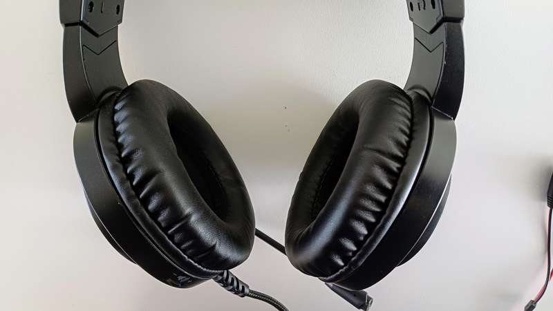 REDRAGON Over-Ear Hylas Gaming Headset.