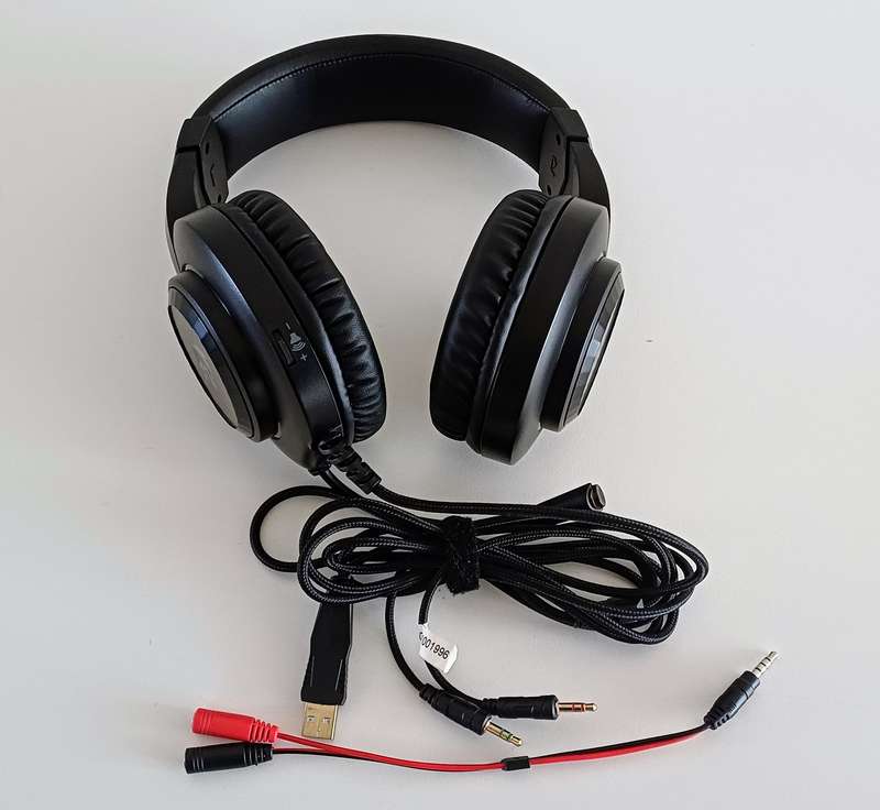 REDRAGON Over-Ear Hylas Gaming Headset.