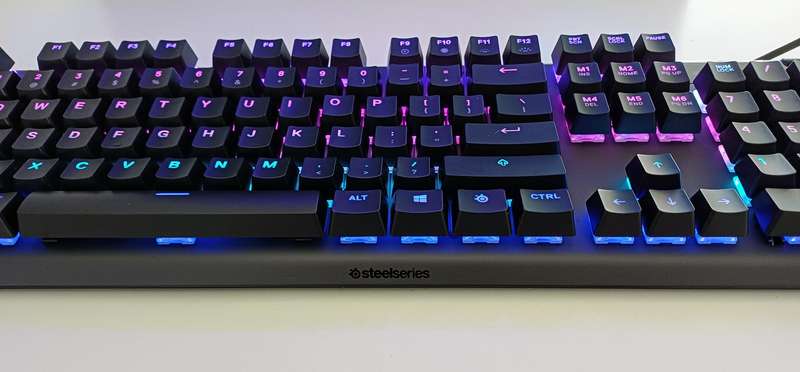 STEELSERIES APEX 5 Mechanical Gaming Keyboard.