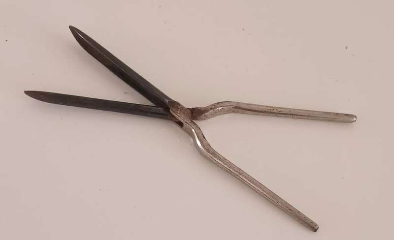 Antique DIAMANT Metal Stove Top Hair Curling Iron.