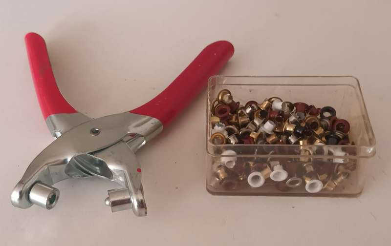 Eyelet Pliers with different colour Gilt Eyelets.