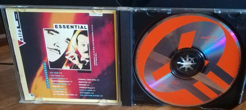 YELLOW - ESSENTIAL CD