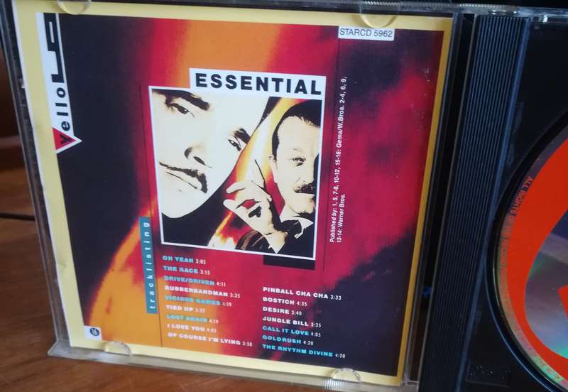 YELLOW - ESSENTIAL CD