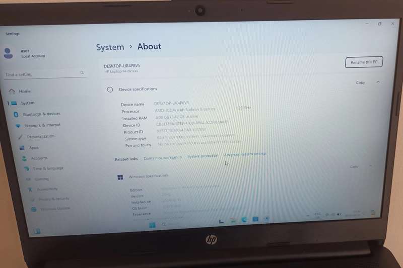 HP Laptop AMD 3020e with Radeon Graphics. Windows 11. Working 100%.