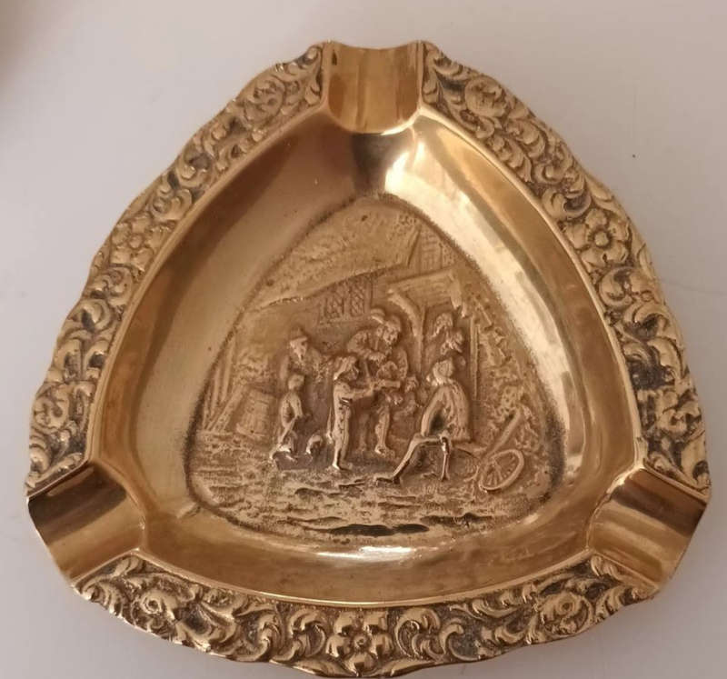 Beautiful Heavy Vintage Brass Ashtray. 315g. Diameter 14cm.
