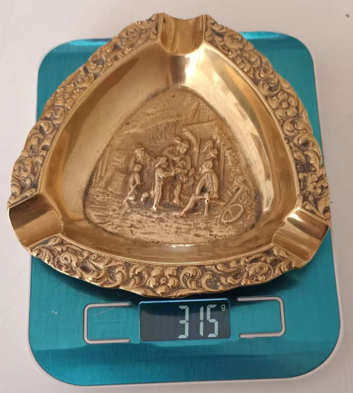 Beautiful Heavy Vintage Brass Ashtray. 315g. Diameter 14cm.