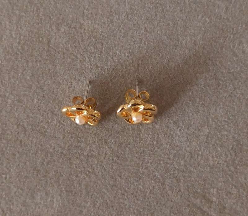 Stunning Gold-Plated Pearl Earrings.