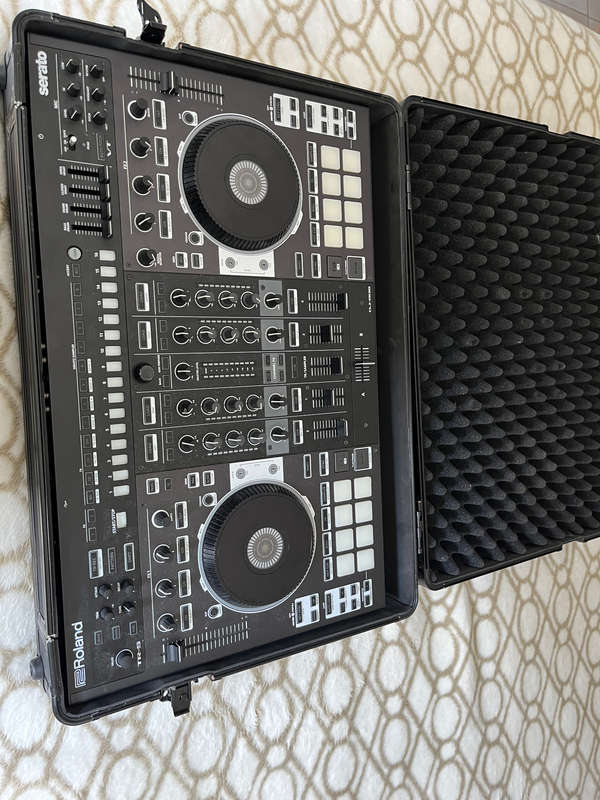 Roland 808 DJ controller + Flight Case