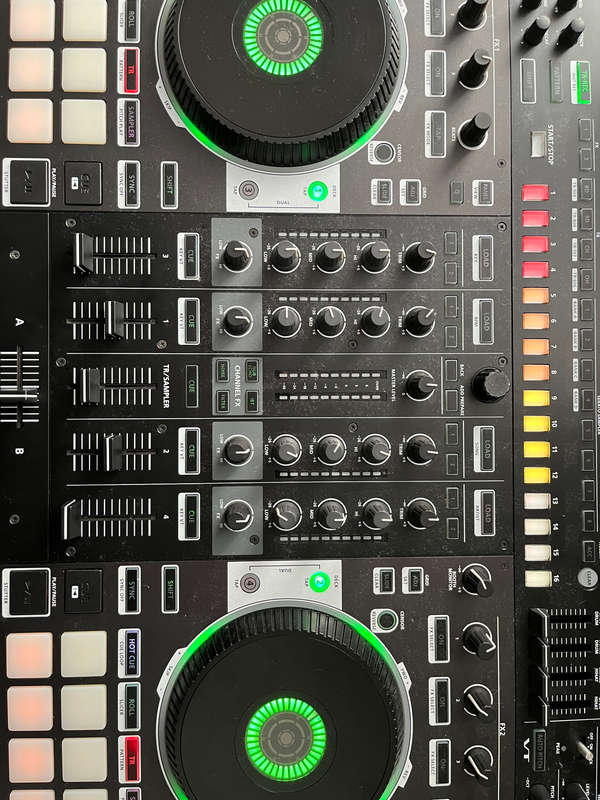 Roland 808 DJ controller + Flight Case