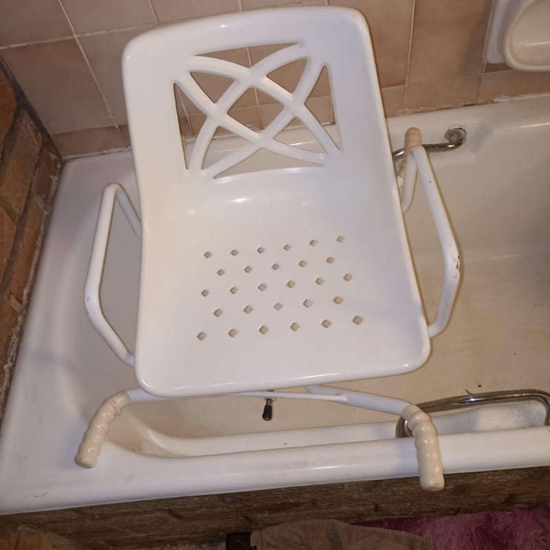Swivel bathing chair