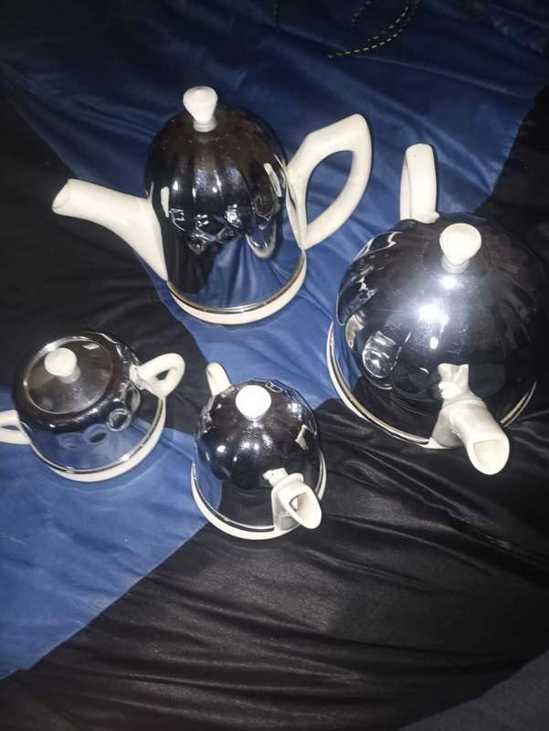 Vintage 4 peace Teaset Porcelain