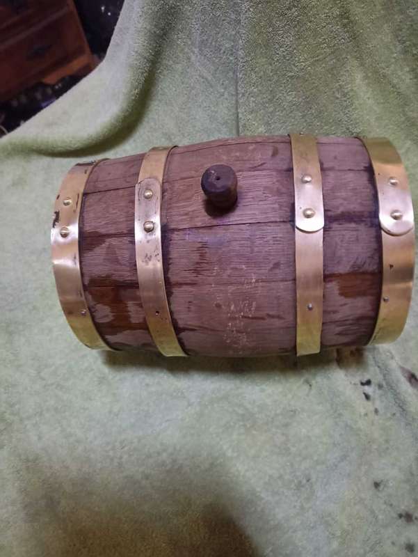Brass wine Barrel 5 litres with wooden knob