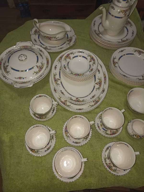 Johnson Bros dinner service Eastbourne