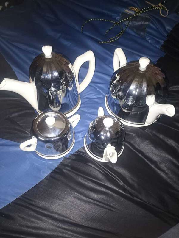 Vintage 4 peace Teaset Porcelain