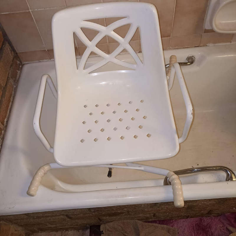 Swivel bathing chair