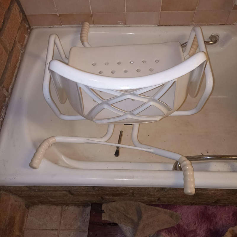 Swivel bathing chair