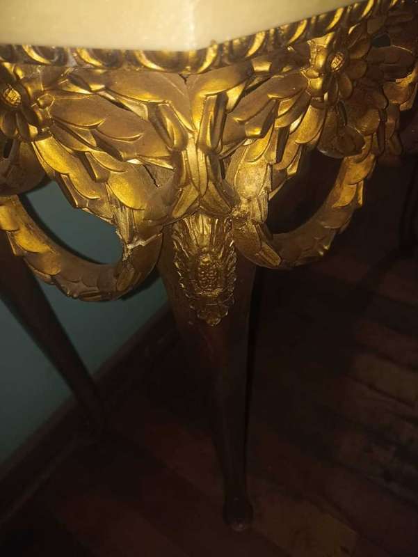 Entrance hall mirror and table
