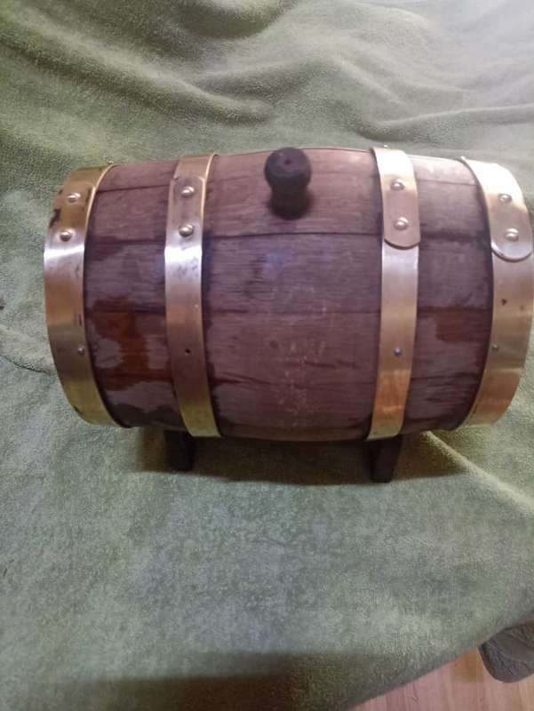 Brass wine Barrel 5 litres with wooden knob