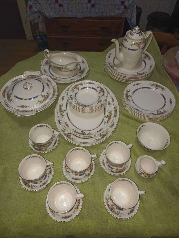 Johnson Bros dinner service Eastbourne