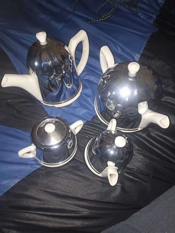 Vintage 4 peace Teaset Porcelain