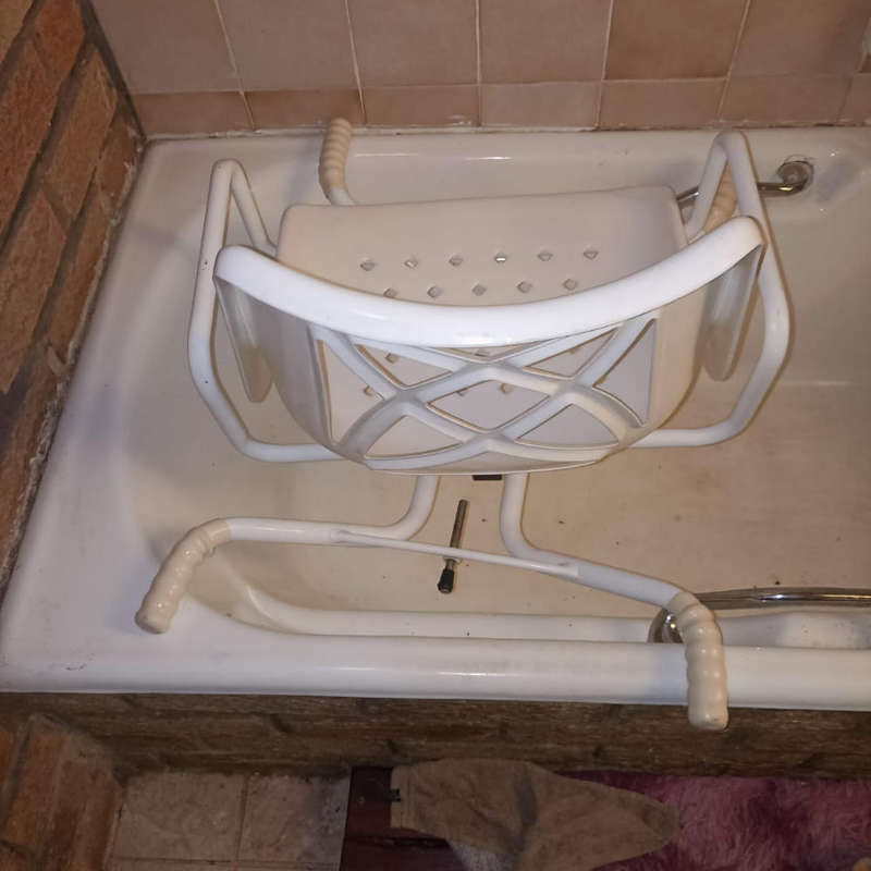 Swivel bathing chair