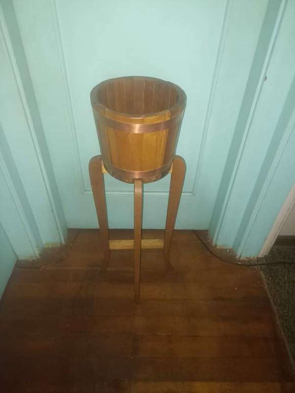 Potplant holder with stand