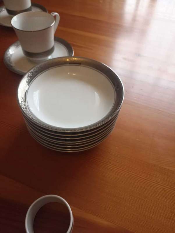 76 Piece Presidential dinner service Gary Barr