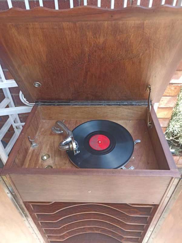 Imbuia Gallow Tone Gramophone