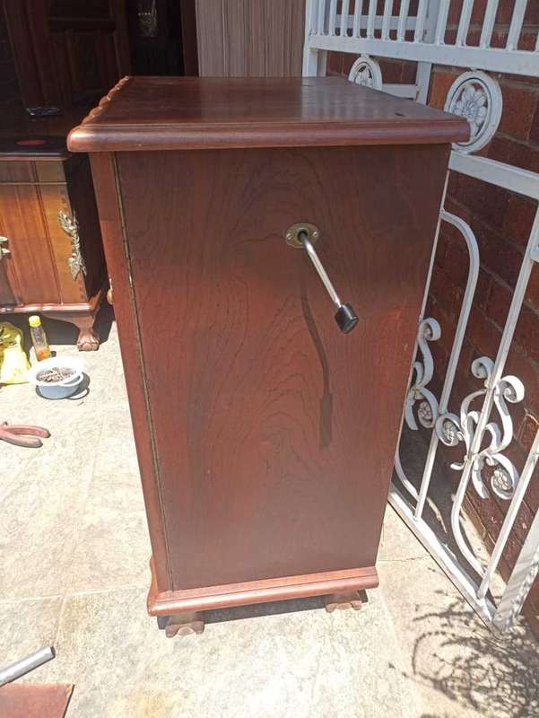 Imbuia Gallow Tone Gramophone