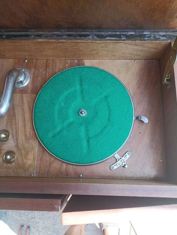 Imbuia Gallow Tone Gramophone
