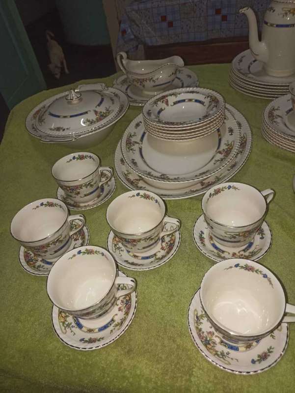 Johnson Bros dinner service Eastbourne