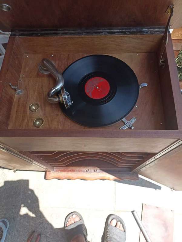Imbuia Gallow Tone Gramophone