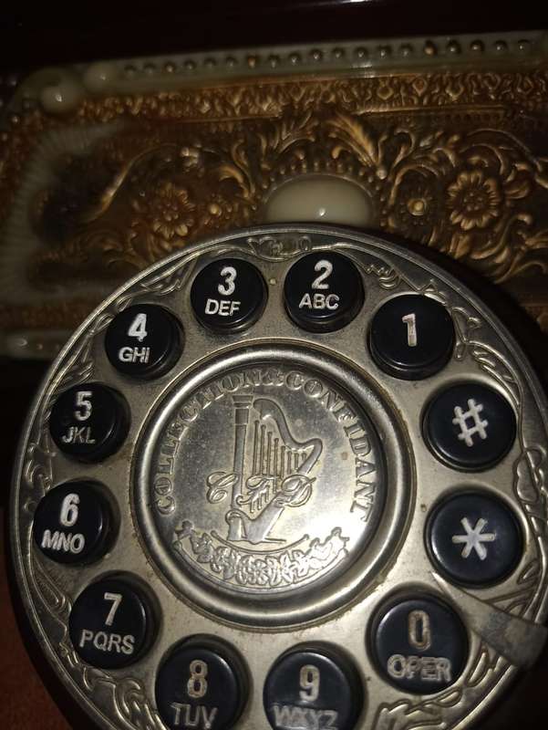 WOW VINTAGE TELEPHONE