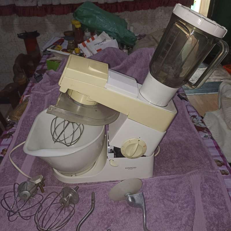 KENWOOD CHEF MIXER MADE IN ENGLAND