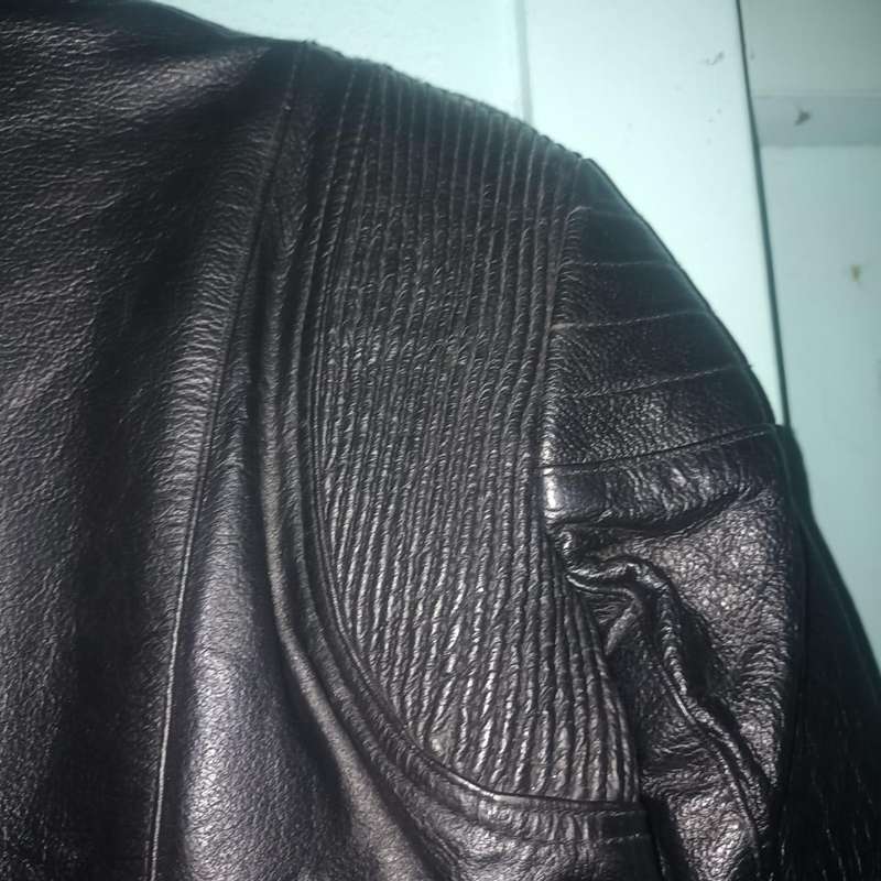 UNISEX  BIKER GENUINE LEATHER SIZE SMALL TO MEDIUM