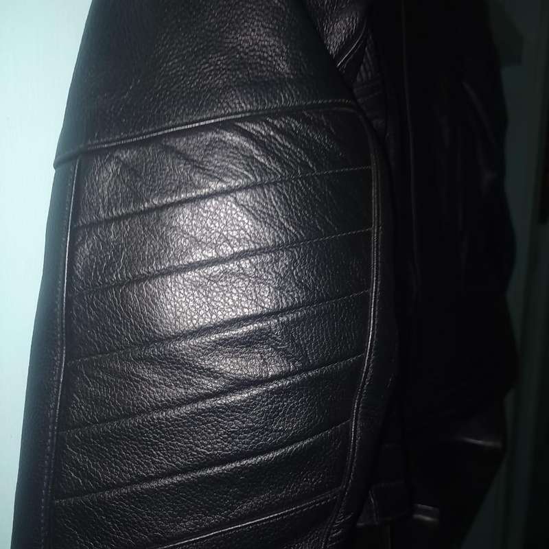 UNISEX  BIKER GENUINE LEATHER SIZE SMALL TO MEDIUM