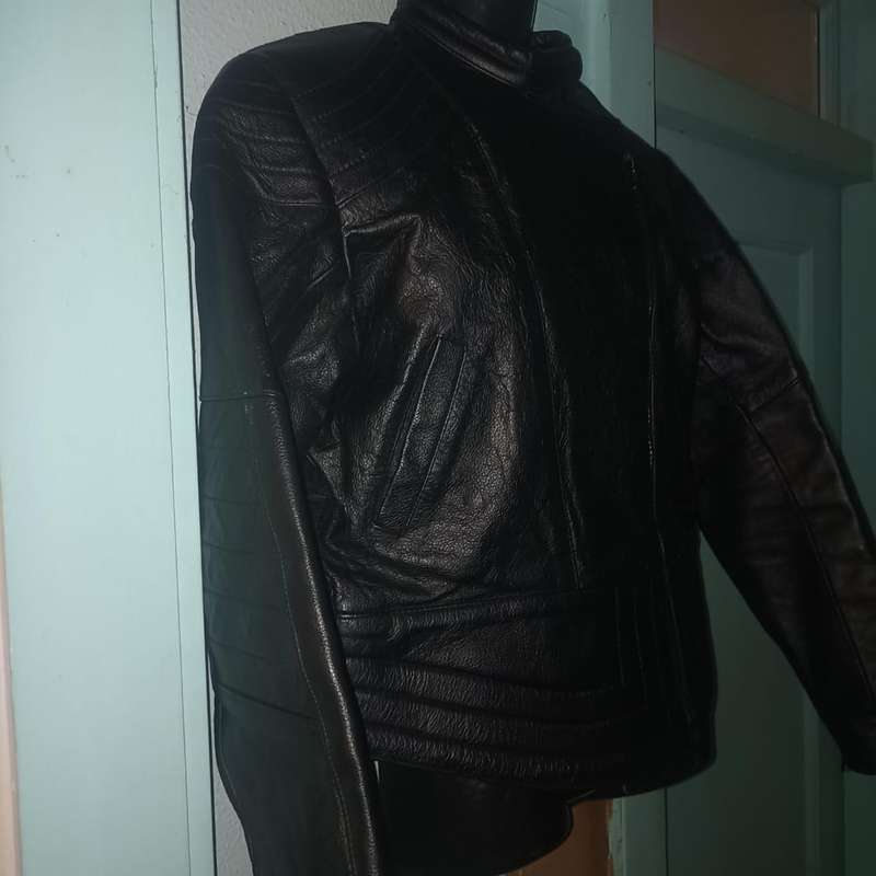 UNISEX  BIKER GENUINE LEATHER SIZE SMALL TO MEDIUM