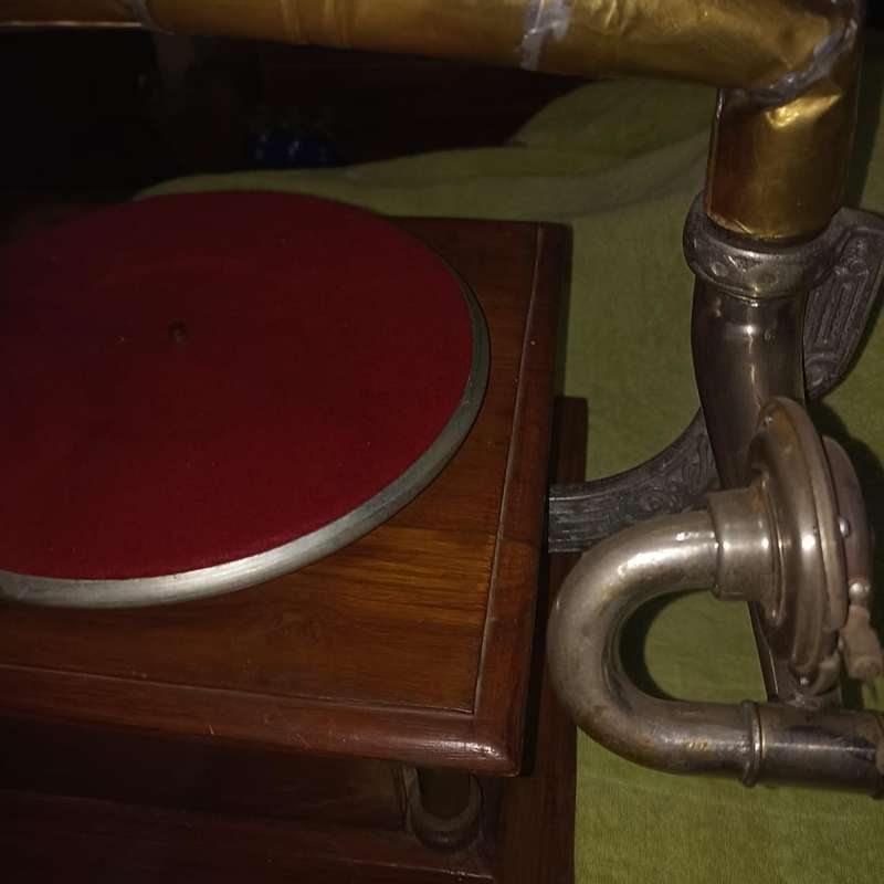 HIS MASTERS VOICE REVAMPED GRAMPOHONE