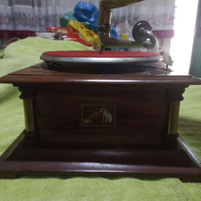 HIS MASTERS VOICE REVAMPED GRAMPOHONE