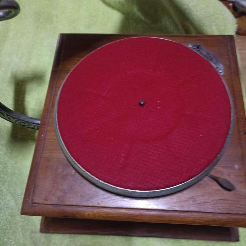 HIS MASTERS VOICE REVAMPED GRAMPOHONE