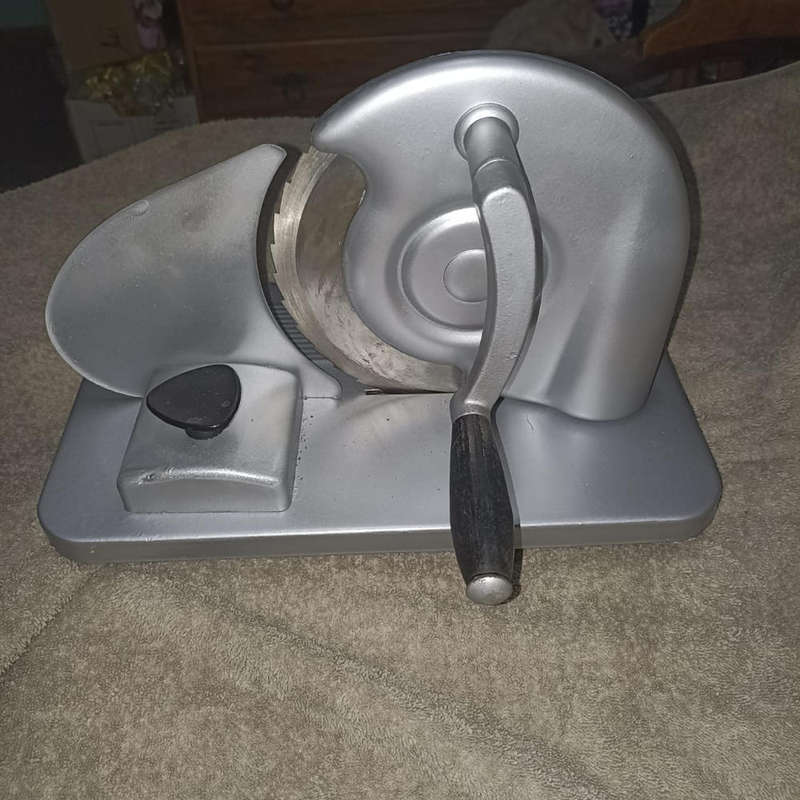 Refurbished Pineware bread slicer