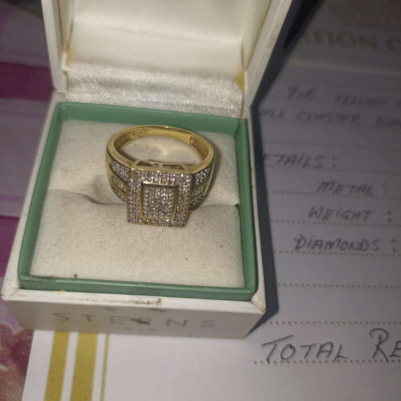 Ladies 9 carat cluster diamond dressing ring