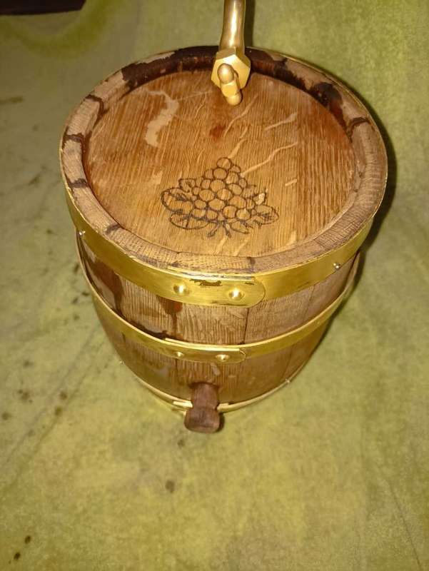 Brass wine Barrel 5 litres with wooden knob