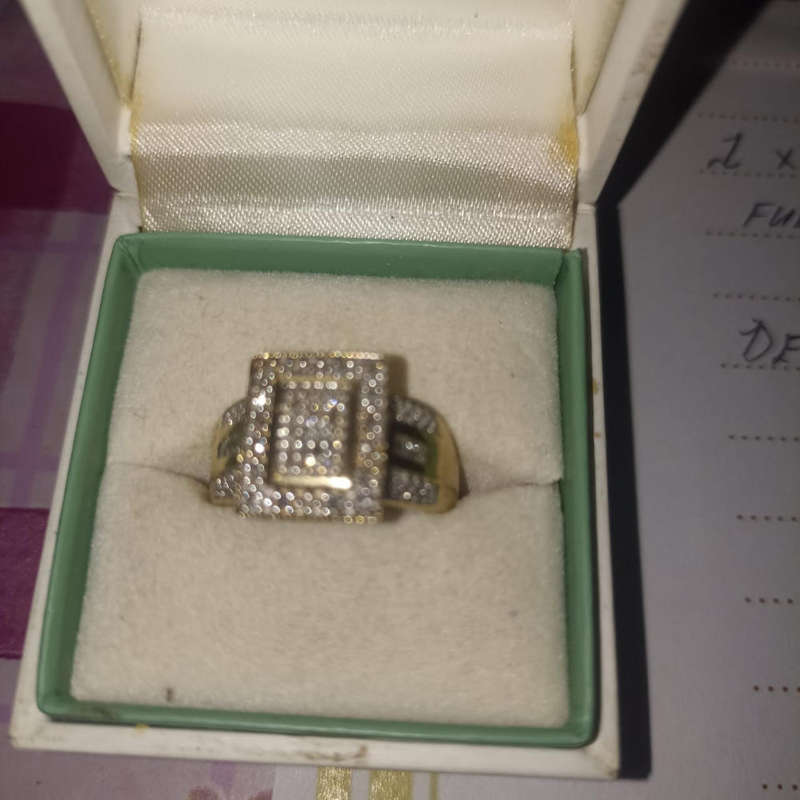 Ladies 9 carat cluster diamond dressing ring