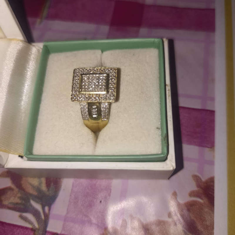 Ladies 9 carat cluster diamond dressing ring