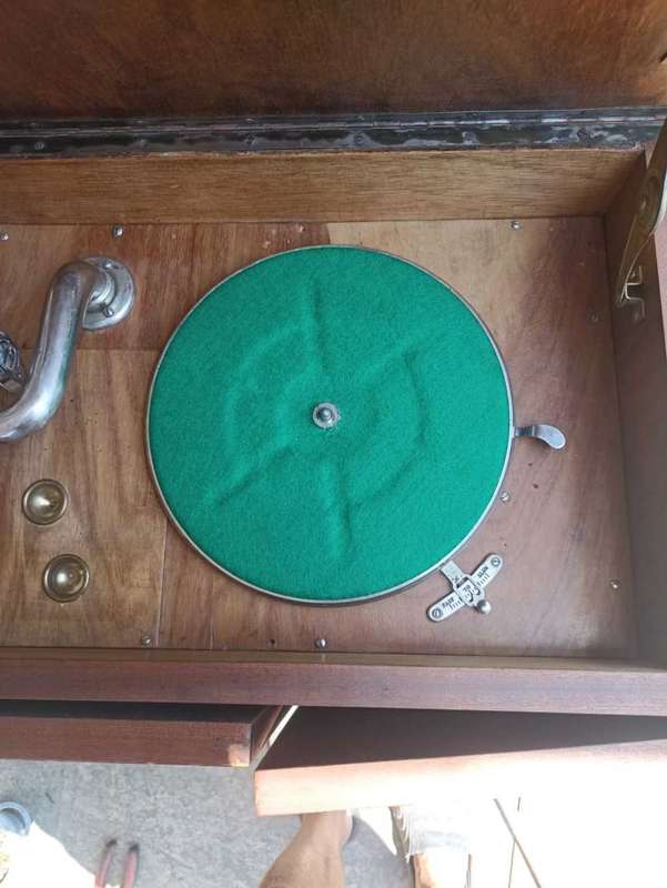 Imbuia Gallow Tone Gramophone